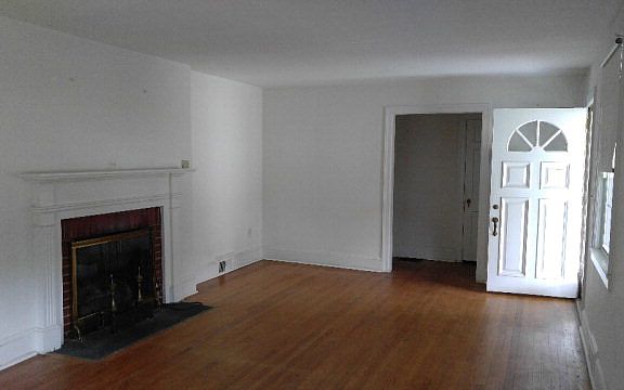 2nd image of 907 Highland St