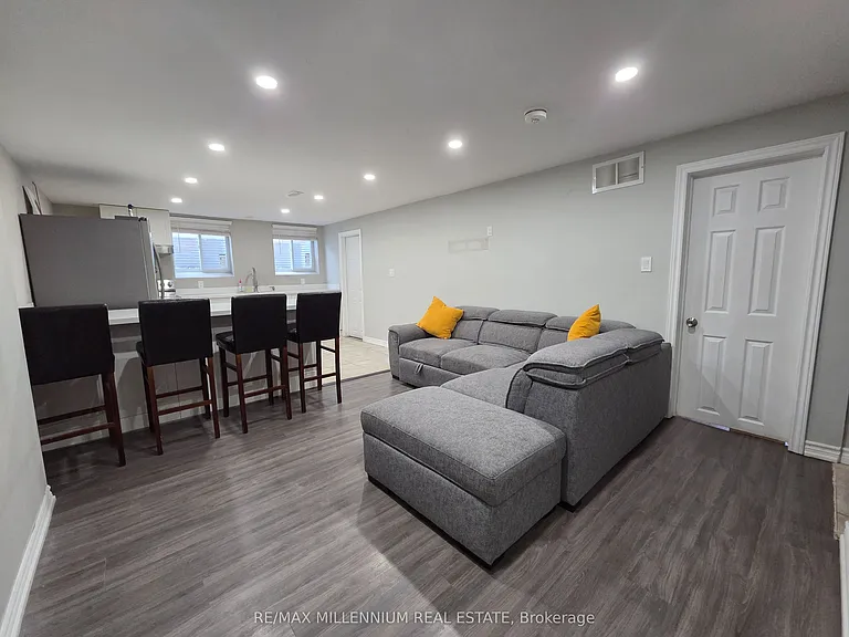 80 Rainier Sq #BASEMENT — Photo 11