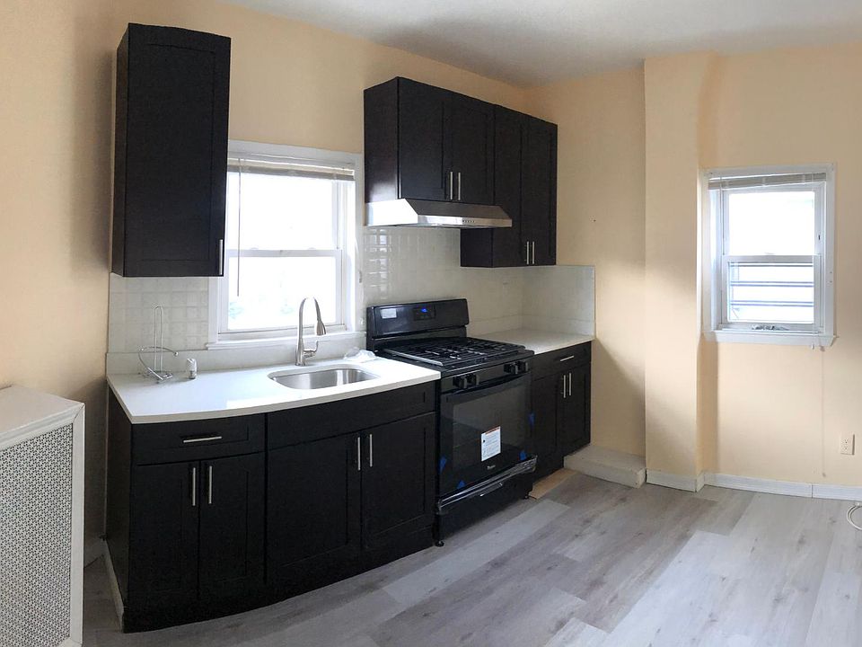 1st image of 1026 Bay St