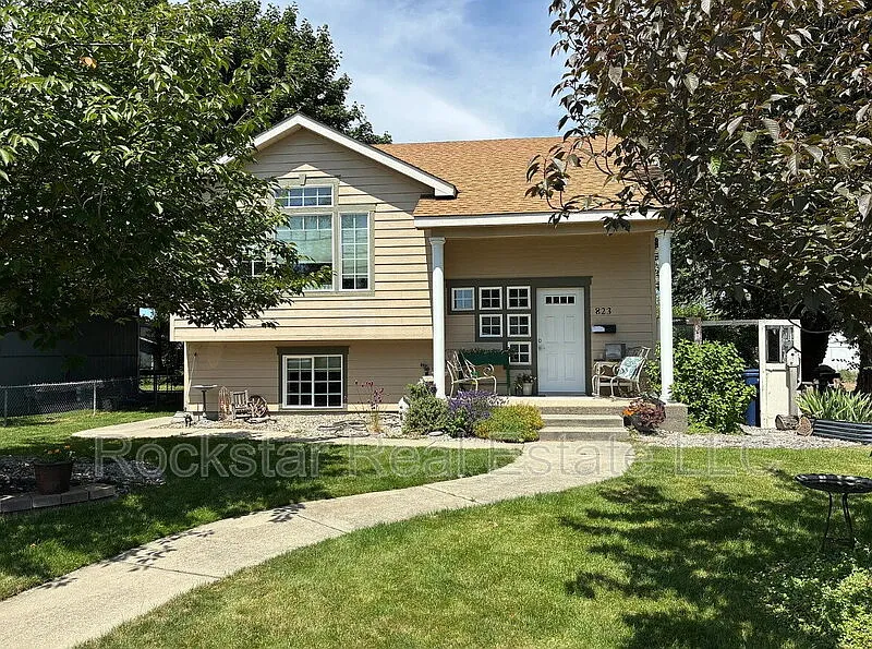 823 E Bismark Ave