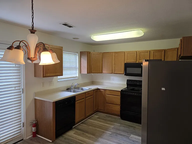 4823 Poplar Crest Way — Photo 9