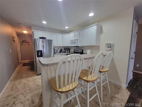 4th image of 72 Park Pool Dr #1A