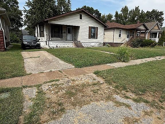 2nd image of 2713 Iowa St