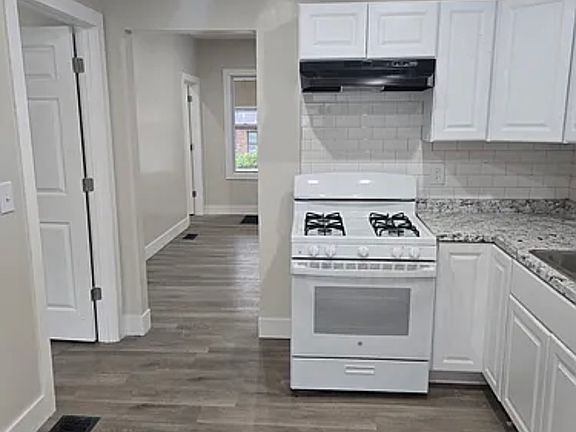 2nd image of 159 Lincoln St #3