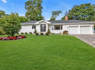 10 Duane Ln, Bayville, NY 11709