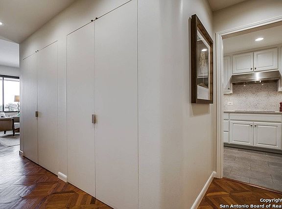 2nd image of 4001 N NEW BRAUNFELS #602