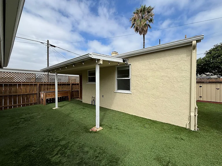 1225 Buenos Ave — Photo 17
