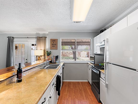 3rd image of 904 Kent Dr