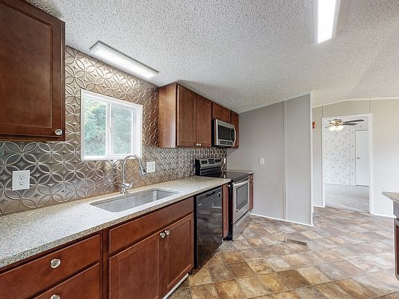 3rd image of 195 River Bend Dr