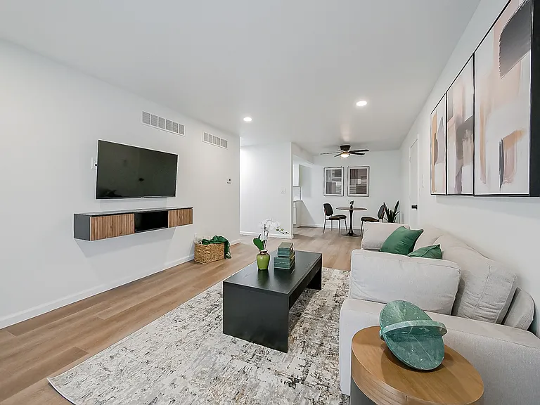 All New Luxury Living In Plymouth — Photo 55