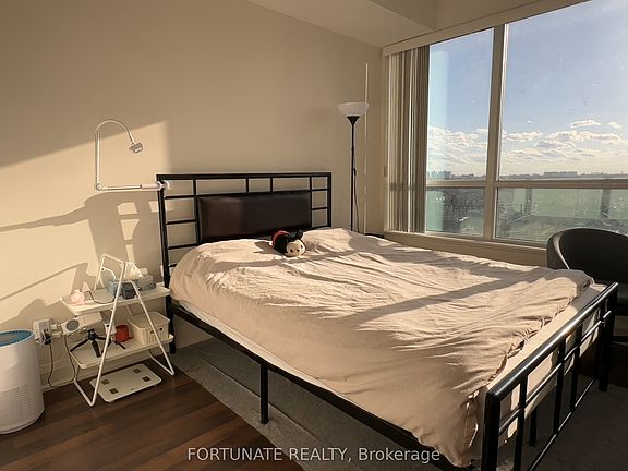 3rd image of 68 Canterbury Pl #906