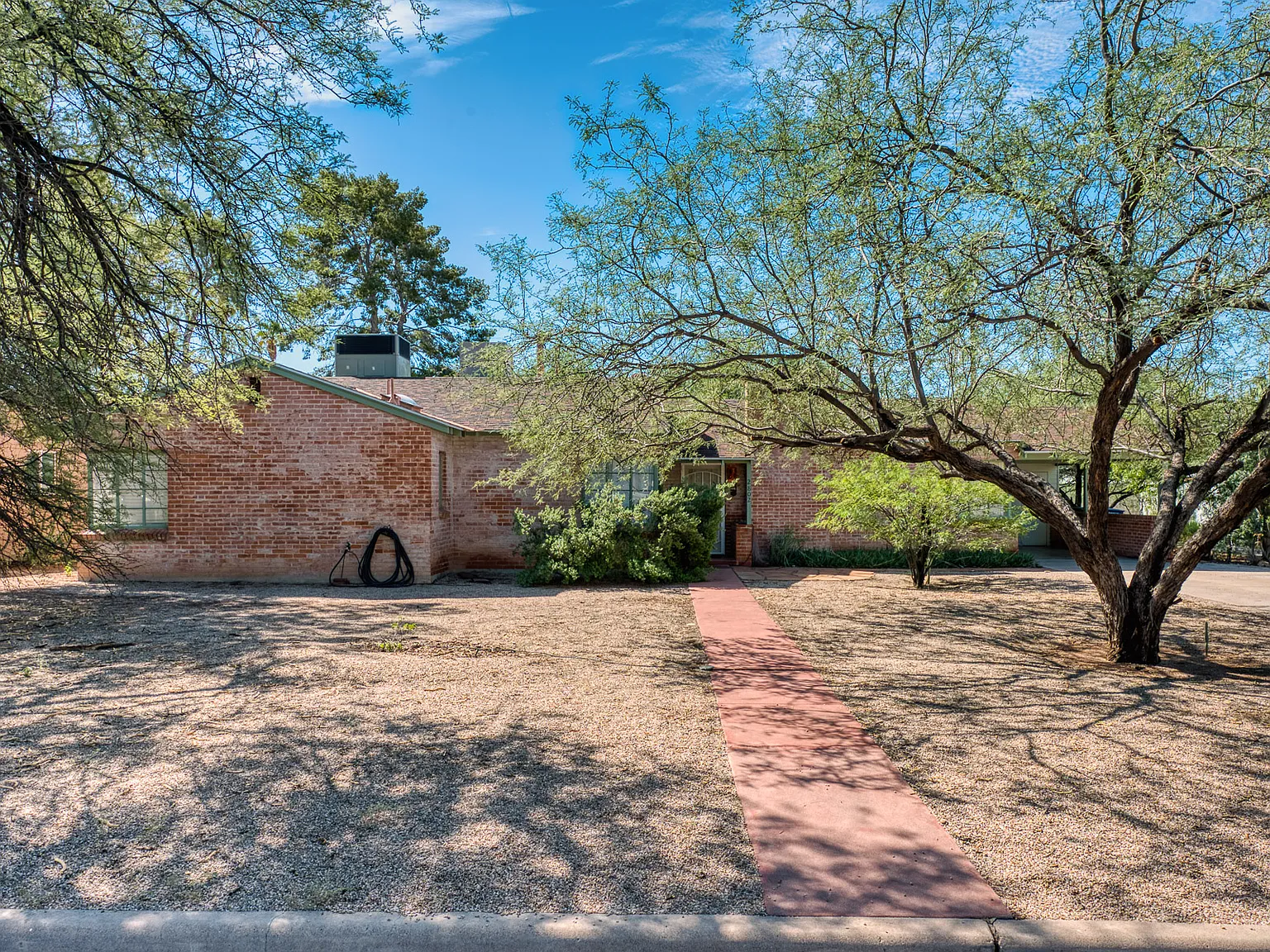 3 bed, 1541 sqft, $2,400 — Photo 2