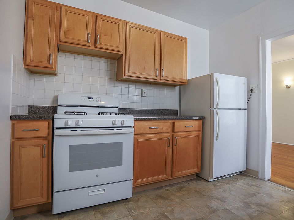 1st image of 1627 W Lunt Ave APT 1B