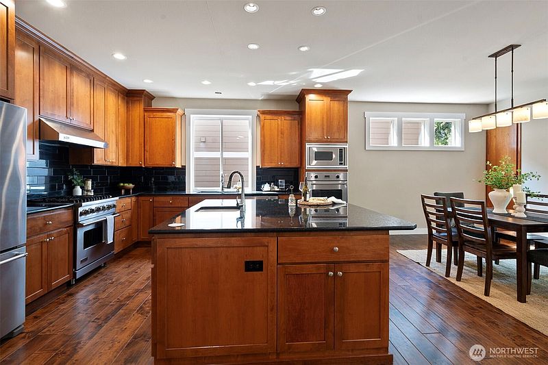 5th image of 6516 86th Avenue W