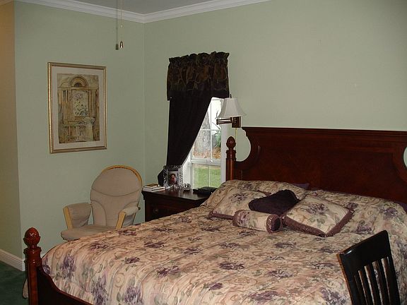 5th image of 184 Greenfield Dr