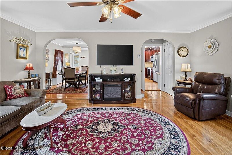 2nd image of 2047 Cedarlawn Avenue