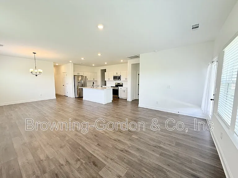 312 Traywick Pl — Photo 4