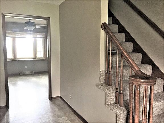 3rd image of 729 Fenway Dr