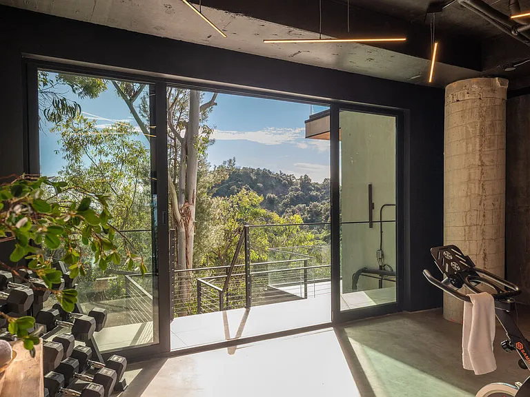 12752 Mulholland Dr — Photo 45