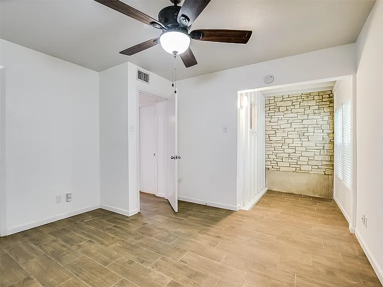 2303 E Side Dr #112 — Photo 10
