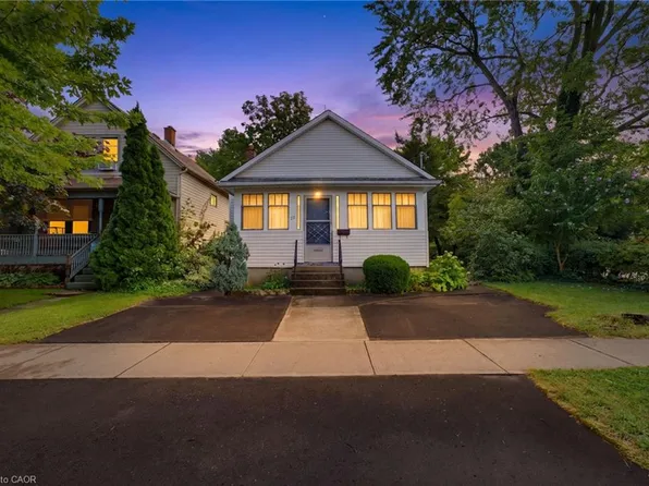 22 Mildred Ave, Saint Catharines, ON L2R 6J1