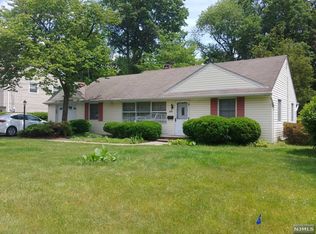 380 Burlington Rd, Paramus, NJ 07652