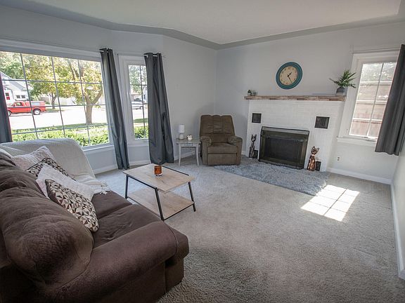 3rd image of 1136 Losey Blvd S