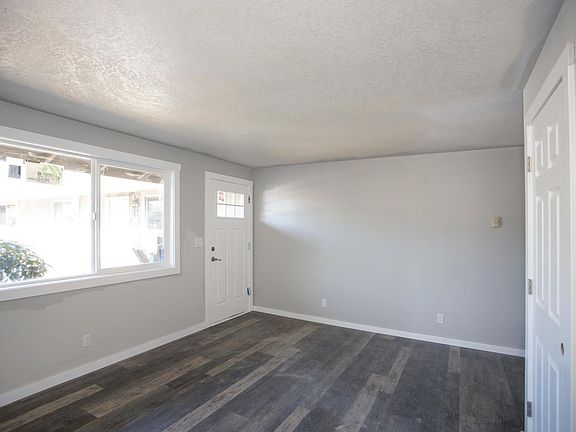 4th image of 1374 SE Cedar St Unit 4