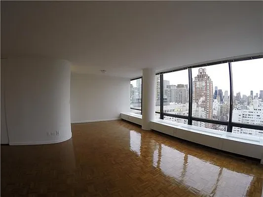 Rented by Solow Realty | media 2