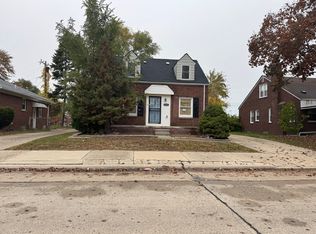 15221 Couzens Ave, Eastpointe, MI 48021