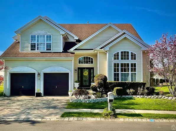 17 Muirfield Blvd, Monroe Township, NJ 08831