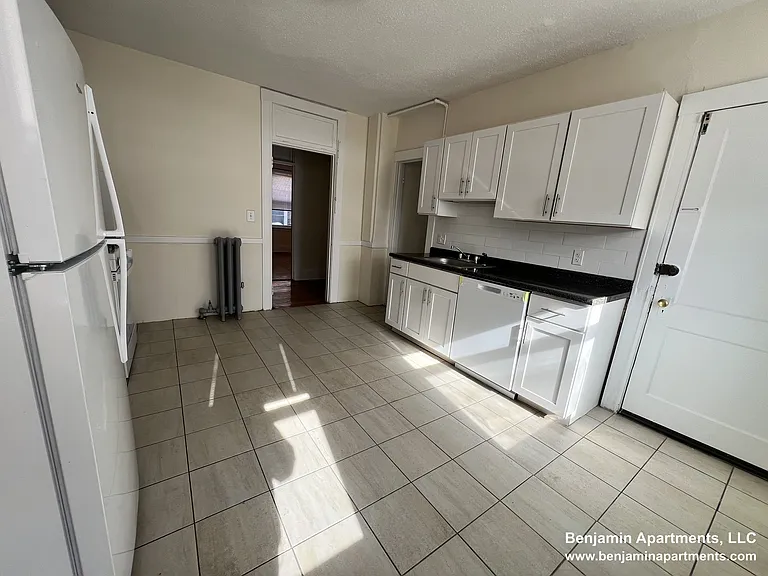 8 Barrows St #5 — Photo 8