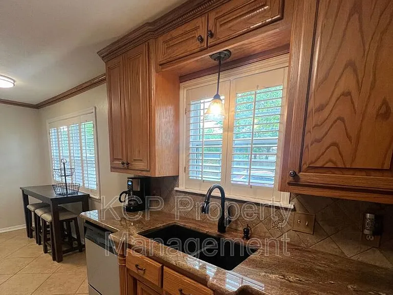 10511 Meandering Way — Photo 11