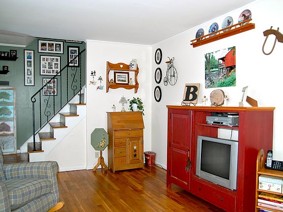 3rd image of 68 Sheridan Ave