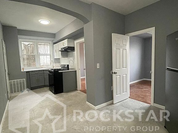 2nd image of 300 Lyons Ave APT 4