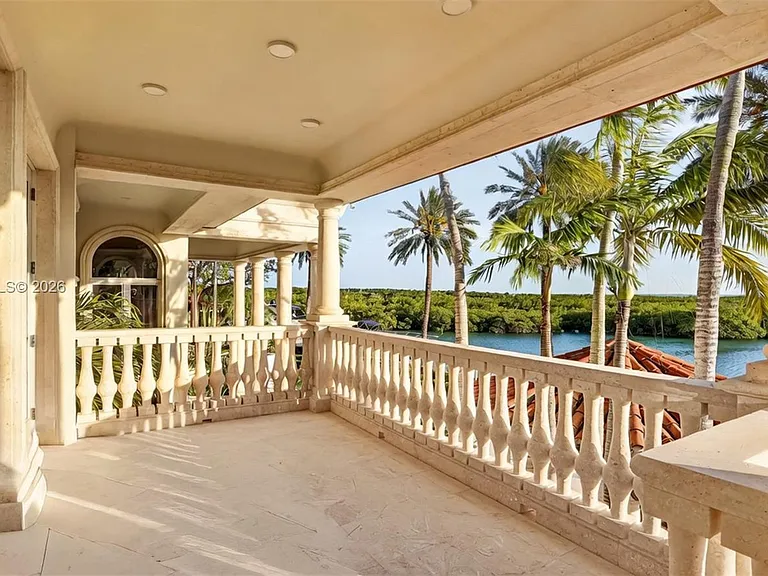 260 Cape Florida Dr — Photo 4