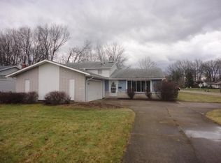 8671 Ashwood Dr, Strongsville, OH 44136