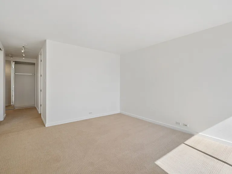 1835 Franklin St #301 — Photo 18