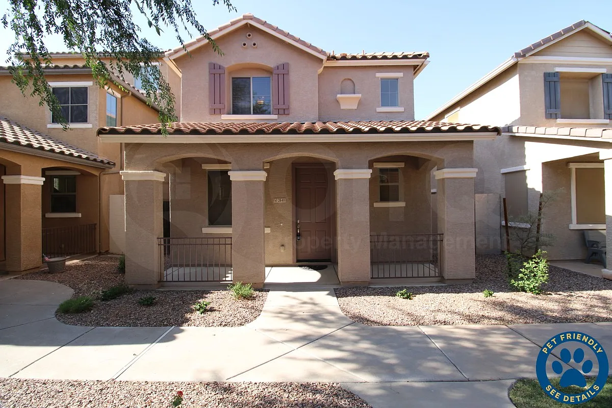 3 bed, 2.5 bath, 1564 sqft, $2,095 — Photo 1