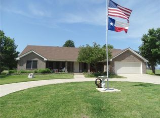 329 Clubview Dr, Bowie, TX 76230