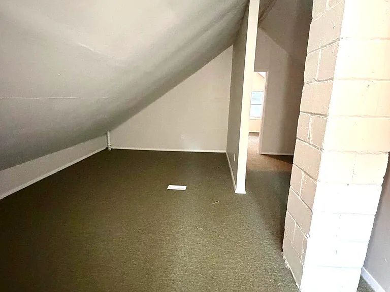409 Dover Rd — Photo 18