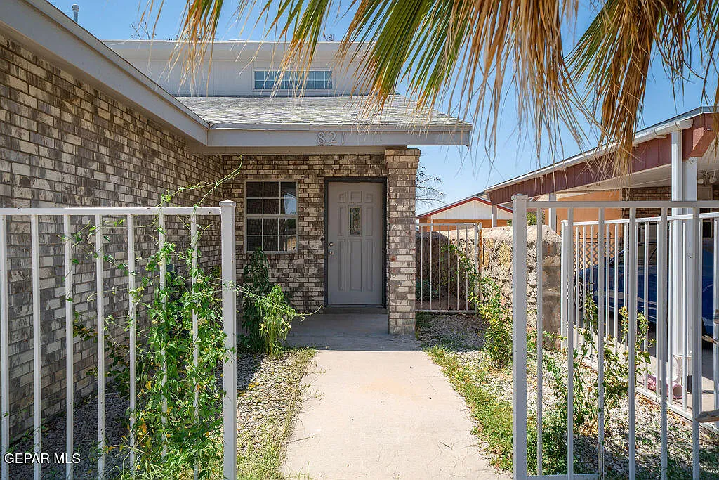 3 bed, 2.0 bath, 1598 sqft, $1,800 — Photo 2