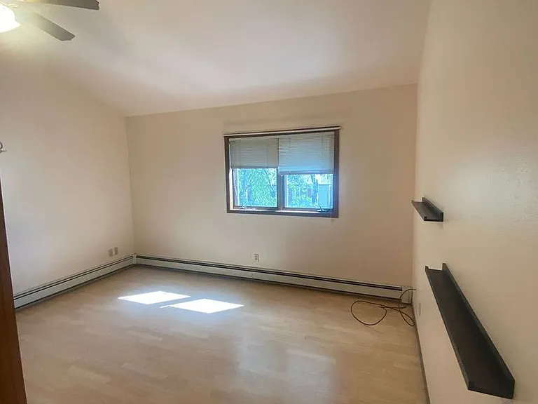 708 Perry St — Photo 10