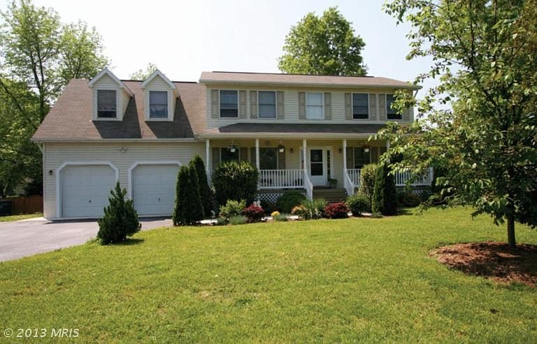 1st image of 203 Oakwood Ln