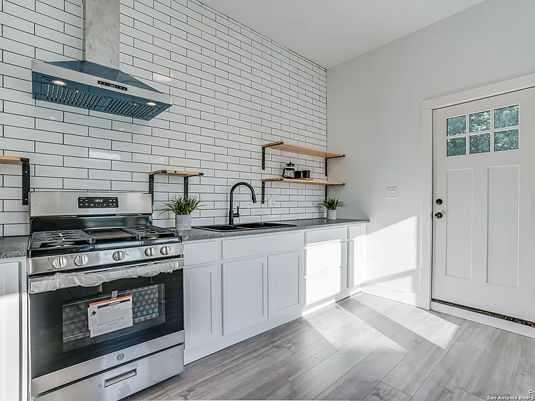 231 Chicago Blvd — Photo 12