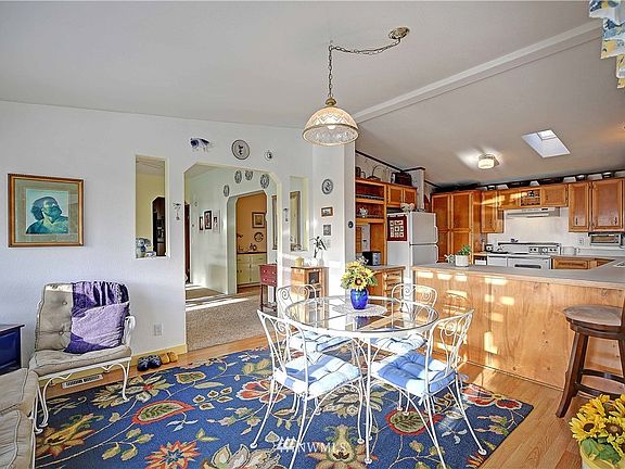 4th image of 1008 Diamantina Ln