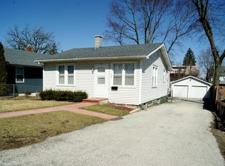 328 Pasadena Ave, Crest Hill, IL 60403