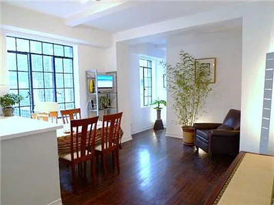 Sold by R New York | media 6