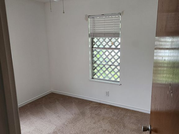 4th image of 1650 Pinewood Dr