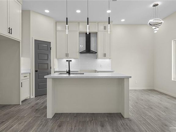 2nd image of 306 Ciro St